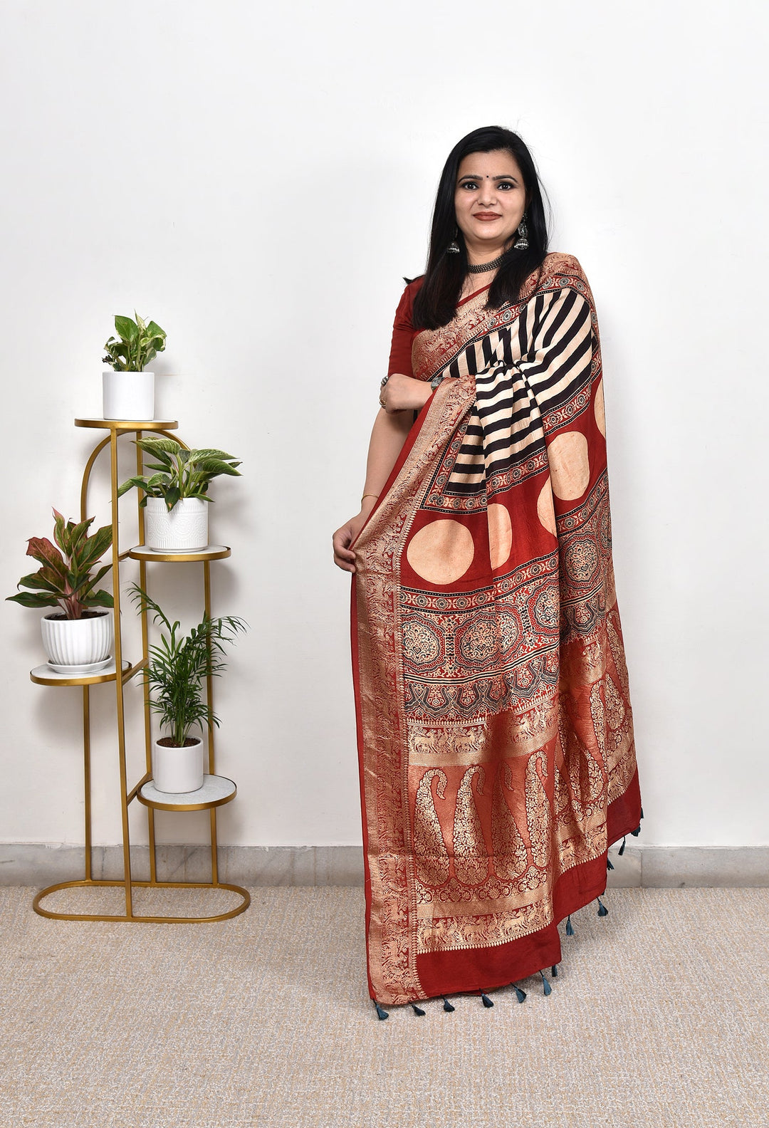 PARI : AJRAKH DOLA SILK SAREE WITH NAKSHI ZARI PALLU