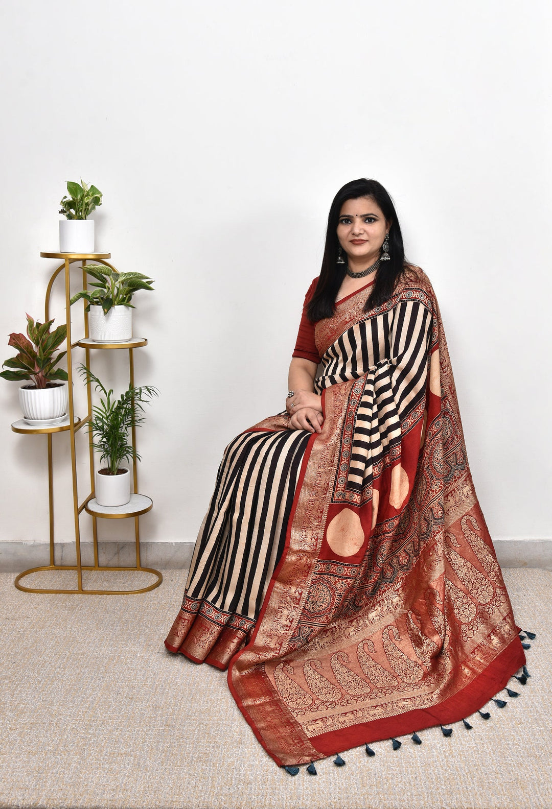 PARI : AJRAKH DOLA SILK SAREE WITH NAKSHI ZARI PALLU