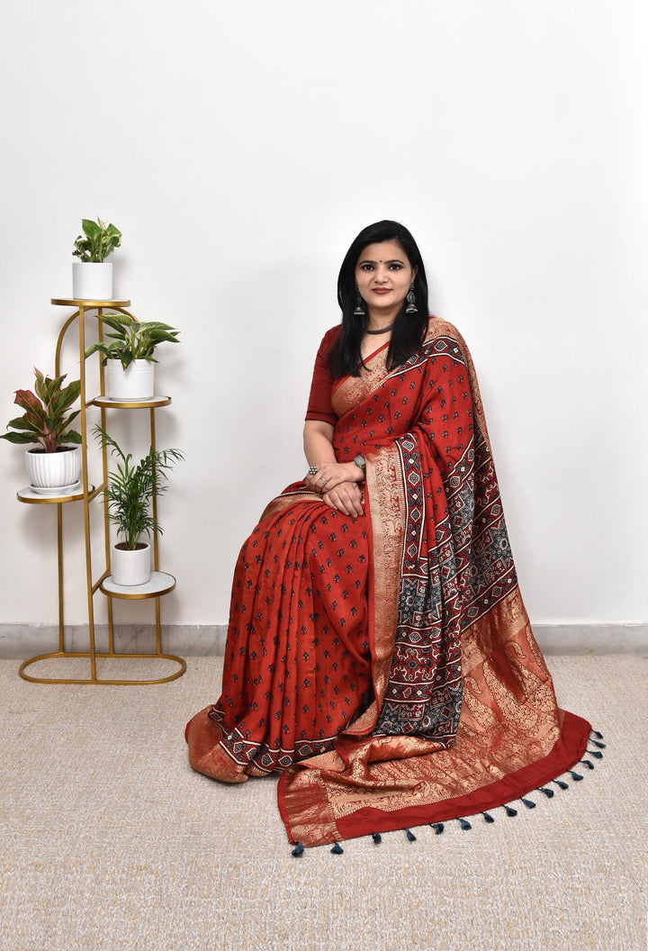 NITYA : AJRAKH DOLA SILK SAREE WITH NAKSHI ZARI PALLU