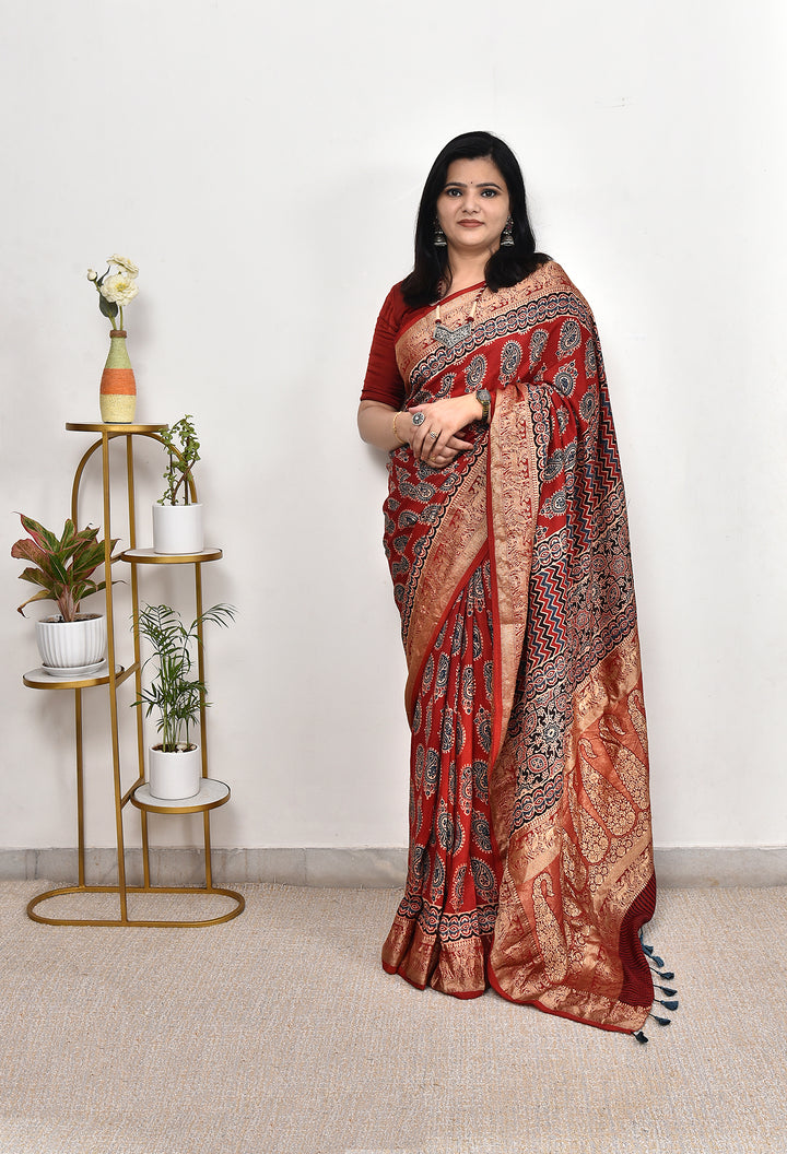 HARSHITA : AJRAKH DOLA SILK SAREE WITH NAKSHI ZARI PALLU