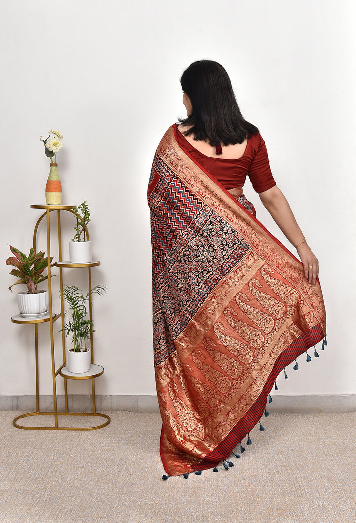 HARSHITA : AJRAKH DOLA SILK SAREE WITH NAKSHI ZARI PALLU