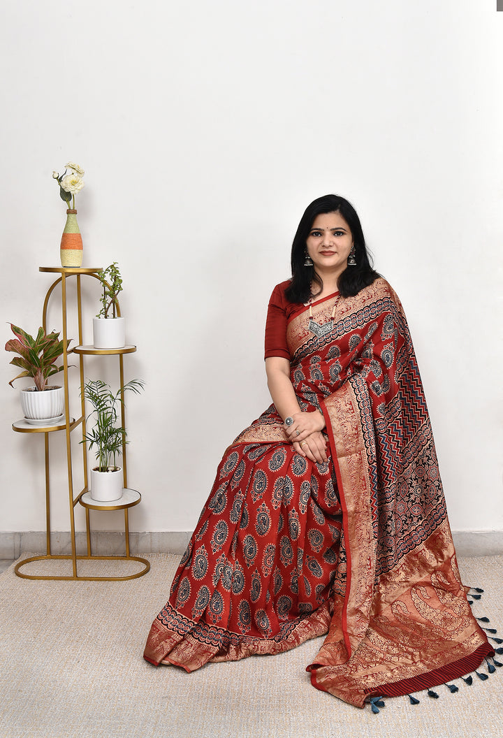 HARSHITA : AJRAKH DOLA SILK SAREE WITH NAKSHI ZARI PALLU