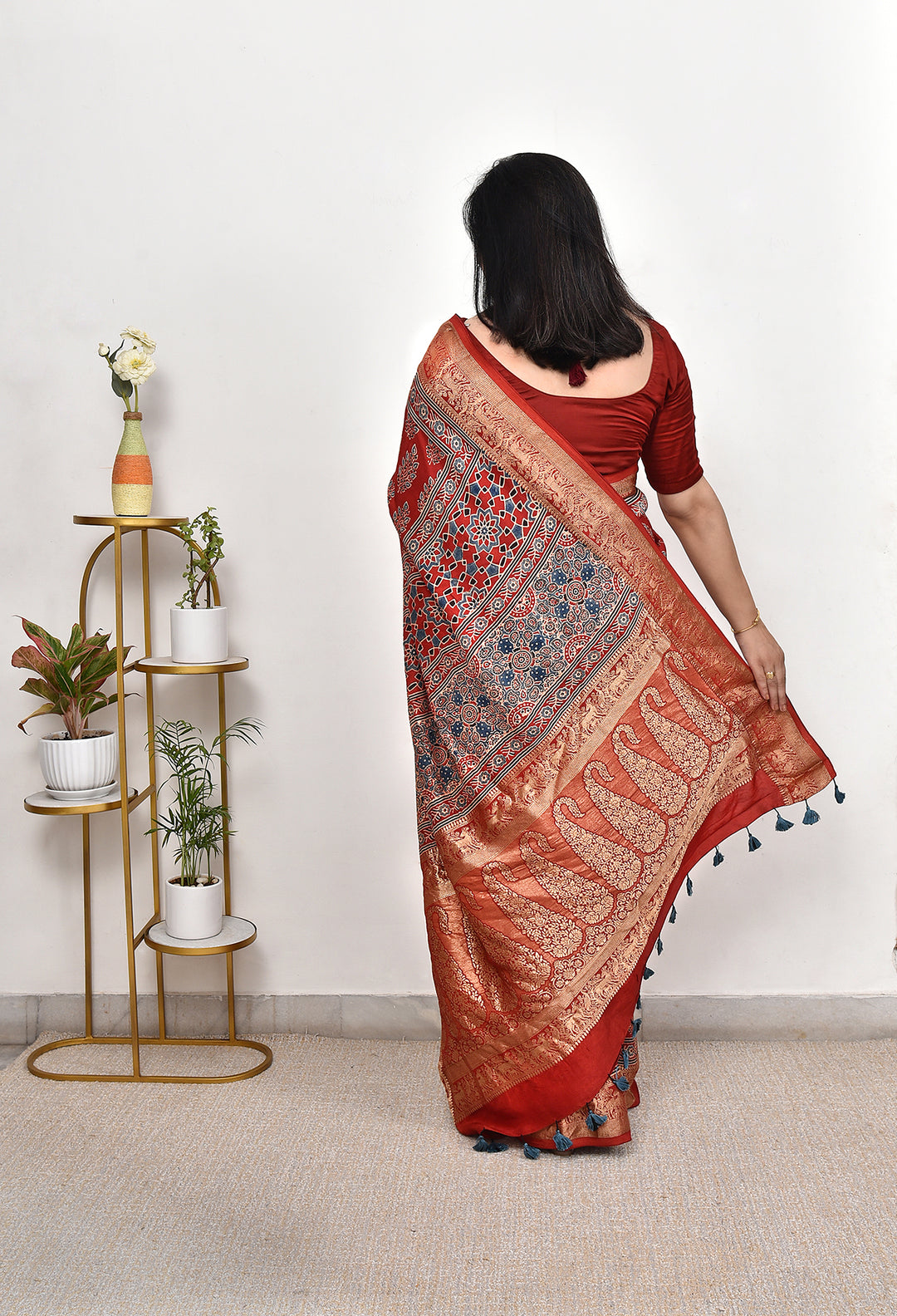 ISHIKA : AJRAKH DOLA SILK SAREE WITH NAKSHI ZARI PALLU