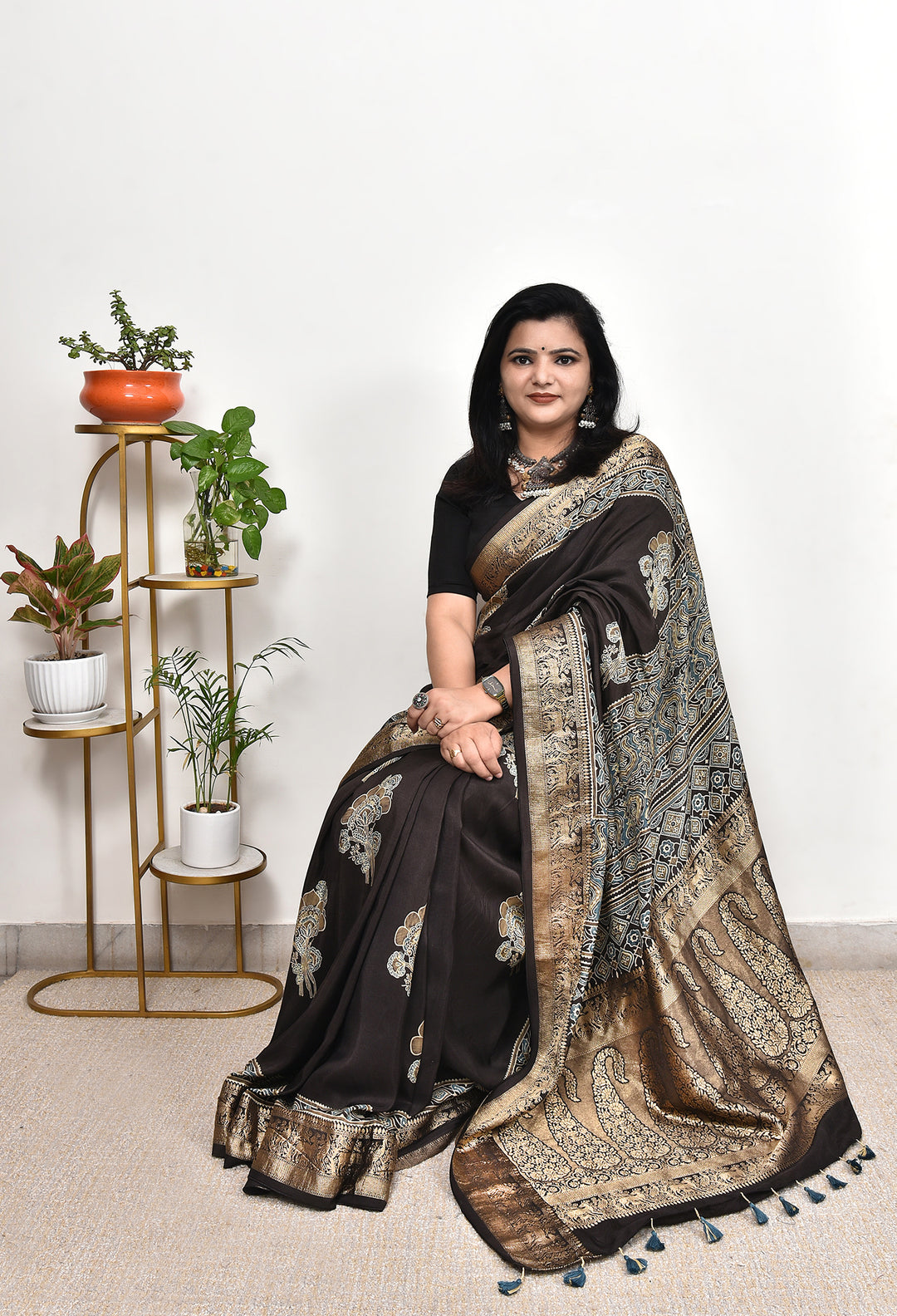 TRIPTI : AJRAKH DOLA SILK SAREE WITH NAKSHI ZARI PALLU