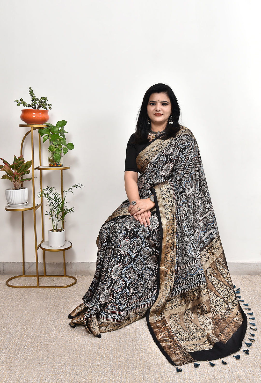 VEDIKA : AJRAKH DOLA SILK SAREE WITH NAKSHI ZARI PALLU