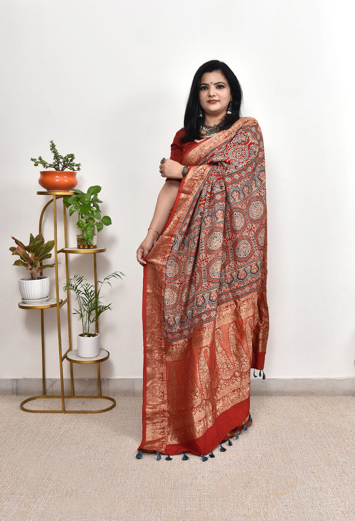 KIRTI : AJRAKH DOLA SILK SAREE WITH NAKSHI ZARI PALLU