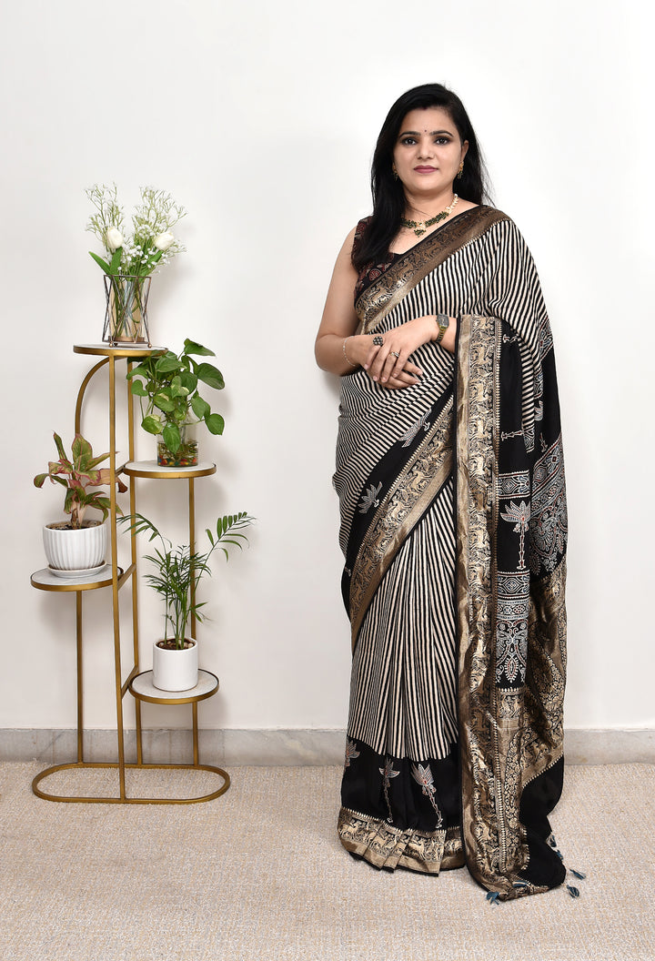 AKSHITA : AJRAKH DOLA SILK SAREE WITH NAKSHI ZARI PALLU