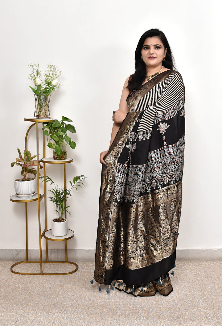 AKSHITA : AJRAKH DOLA SILK SAREE WITH NAKSHI ZARI PALLU