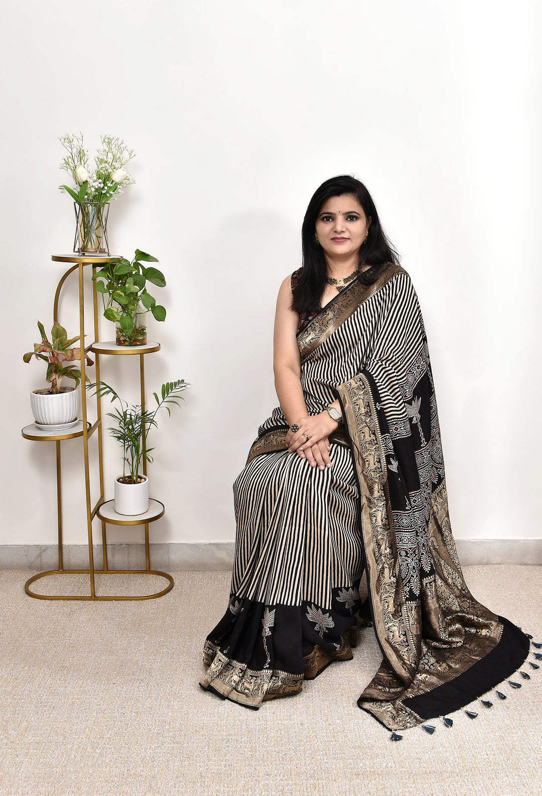 AKSHITA : AJRAKH DOLA SILK SAREE WITH NAKSHI ZARI PALLU